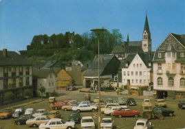 Hier geht es zur Karte mit dem Motiv 'Traktoren und andere alte Autos in Kastellaun'