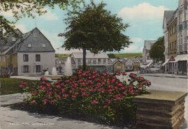 Hier geht es zur Karte mit dem Motiv 'Springbrunnen zwischen Marktplatz und Allee'