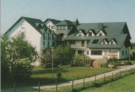 Hier geht es zur Karte mit dem Motiv 'Hotel zum Rehberg mit neueren Anbauten'
