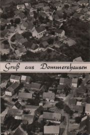 Hier geht es zur Karte mit dem Motiv 'Zwei schwarzweiße Luftbilder des Ortes'
