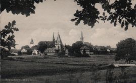 Hier geht es zur Karte mit dem Motiv 'Blick über Wiesen zum Waisenhaus und den Kirchen'