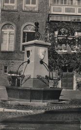 Hier geht es zur Karte mit dem Motiv 'Marktbrunnen vor dem Rathaus'