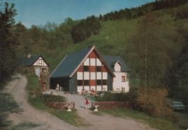 Hier geht es zur Karte mit dem Motiv 'Gäste vor der Schmausemühle'