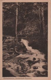 Hier geht es zur Karte mit dem Motiv 'Einfache Brücke über einem Wasserfall'