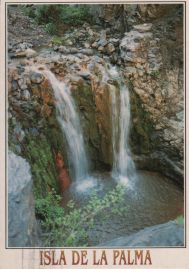 Hier geht es zur Karte mit dem Motiv 'Wasserfall über farbigem Felsen'