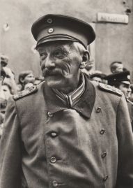 Hier geht es zur Karte mit dem Motiv 'Hans Flössel spielt Hauptmann von Köpenick'