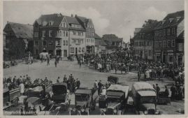 Hier geht es zur Karte mit dem Motiv 'Mit Lkw und Kutsche zum Markt'