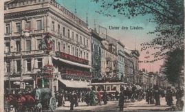 Hier geht es zur Karte mit dem Motiv 'Betrieb vor dem Victoria Café'