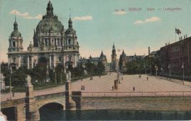Hier geht es zur Karte mit dem Motiv 'Der Berliner Dom und ein großer Platz'