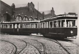 Hier geht es zur Karte mit dem Motiv 'Straßenbahn vor dem Depot'