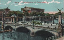 Hier geht es zur Karte mit dem Motiv 'Viele Fußgänger auf der Friedrichsbrücke'