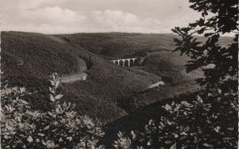 Hier geht es zur Karte mit dem Motiv 'Viadukt und Tunnel im Wald'
