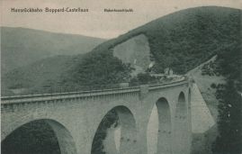 Hier geht es zur Karte mit dem Motiv 'In einer Kurve über die Schlucht' Hier geht es zur Karte mit dem Motiv 'In einer Kurve über die Schlucht'