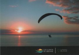 Hier geht es zur Karte mit dem Motiv 'Gleitschirmflieger bei Puerto Naos'