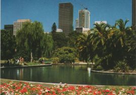 Hier geht es zur Karte mit dem Motiv 'Botanischer Garten vor der Skyline'