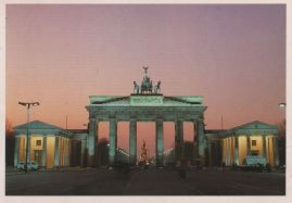 Hier geht es zur Karte mit dem Motiv 'Brandenburger Tor vor rötlichem Himmel'