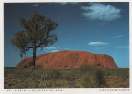 Hier geht es zur Karte mit dem Motiv 'Harmlose Wolken über dem Uluru' Hier geht es zur Karte mit dem Motiv 'Harmlose Wolken über dem Uluru'