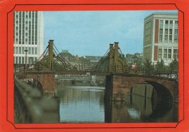 Hier geht es zur Karte mit dem Motiv 'Menschen auf der Jungfernbrücke'