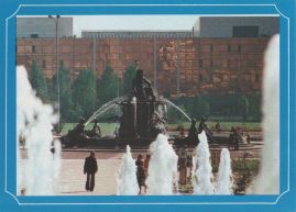 Hier geht es zur Karte mit dem Motiv 'Neptunbrunnen und Palast der Republik'