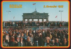 Hier geht es zur Karte mit dem Motiv 'Viele Menschen nach der Maueröffnung'