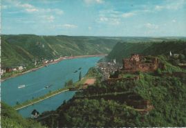Hier geht es zur Karte mit dem Motiv 'Schiffe auf dem Fluss und am Ufer'