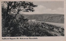 Hier geht es zur Karte mit dem Motiv 'Strommasten entlang der Straße'