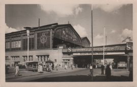 Hier geht es zur Karte mit dem Motiv 'Viele Fußgänger am Bahnhof Friedrichstraße' Hier geht es zur Karte mit dem Motiv 'Viele Fußgänger am Bahnhof Friedrichstraße'
