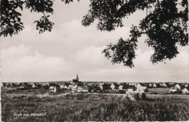 Hier geht es zur Karte mit dem Motiv 'Abgeerntetes Feld vor dem Dorf' Hier geht es zur Karte mit dem Motiv 'Abgeerntetes Feld vor dem Dorf'