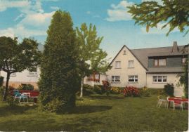 Hier geht es zur Karte mit dem Motiv 'Auf der Wiese hinter der Pension' Hier geht es zur Karte mit dem Motiv 'Auf der Wiese hinter der Pension'