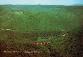 Hier geht es zur Karte mit dem Motiv 'Viel Grün und ein Viadukt'