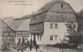 Hier geht es zur Karte mit dem Motiv 'Menschen vor Hunsrücker Bauernhaus'