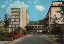 Hier geht es zur Karte mit dem Motiv 'Blühende Pflanzen am Sanatorium'